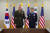 정경두 합참의장(왼쪽)과 조셉 던포드 미국 합참의장이 27일 오전 합동참모본부에서 열린 제42차 한·미 군사위원회회의(MCM)에 앞서 악수를 나누고 있다. [사진 합참]
