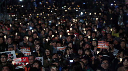 광화문으로, 여의도로…'촛불 1년' 기념하며 다시 모인 시민들
