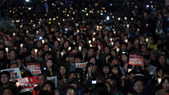 광화문으로, 여의도로…'촛불 1년' 기념하며 다시 모인 시민들