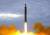 북한이 지난 9월 29일 평양 순안공항에서 중장거리 탄도미사일인 화성-12를 발사하고 있다.[사진 조선중앙통신]