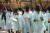 퀴즈대회 입장 직전까지 손에서 책을 놓지 못하는 학생들. 장진영 기자