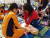 동광초 학생들이 어린이 재난안전훈련캠프 일환으로 진행된 교육에서 심폐소생술을 배우고 있다. [사진 충북교육청]         