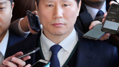"국정원장 현찰 특활비, 007가방 담아 이재만·안봉근에 전달"