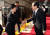 지난해 10월 24일 박근혜 전 대통령과 정세균 국회의장이 악수하고 있다. 김성룡 기자