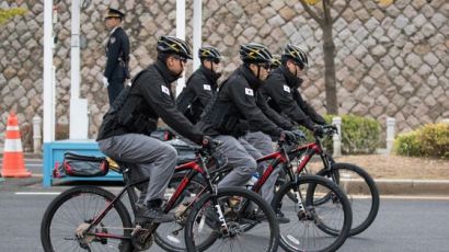 [서소문사진관]청와대 외곽 경비, 자전거 순찰팀이 책임진다.