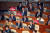 지난해 10월 24일 박근혜 전 대통령 시정연설 때 더불어민주당 일부 의원들이 &#39;#그런데 비선실세들은?&#39; 이라고 적힌 손팻말을 들고 시위를 벌였다. 김성룡 기자