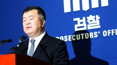 “이인규, 8월 출국 확인…사실상 해외도피 판단” 
