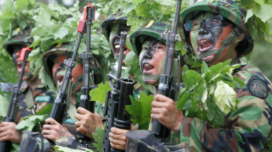 국방부 “여군 병사 모집 부활, 전혀 사실 아니야”