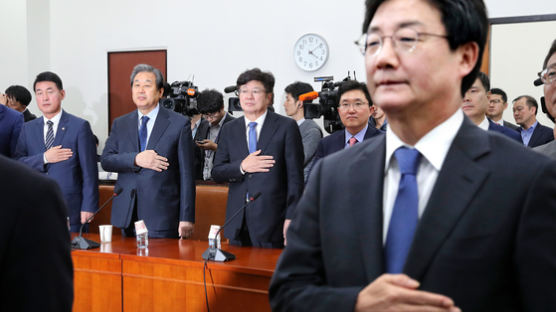 박근혜 출당 진통, 전대 갈등 … 결론 못내는 보수 야당 재편