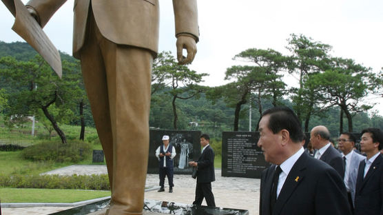 이번 달, 상암동에 4m 크기 ‘박정희 동상’ 건립된다