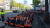 파업 중인 경남지역 버스기사들이 3일 오전 마산시외버스 터미널 앞에서 집회를 열고 있다.송봉근 기자