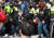 11월 3일 오후 국회 본청 앞에서 미국 트럼프 대통령의 국회 연설에 반대하는 대학생들이 연좌시위를 벌이던 중 경찰에 의해 연행되고 있다. [사진 연합뉴스]