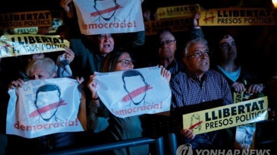 스페인 법원 카탈루냐 전 각료 8명 구속…벨기에 피신한 자치정부 수반엔 체포영장