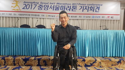 "함께 뛰어 뜻깊죠"...중앙서울마라톤 9년 개근하는 '장애인 육상 전설' 홍석만