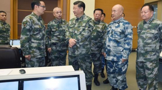 전투복 차림으로 연합작전지휘센터 찾은 시진핑