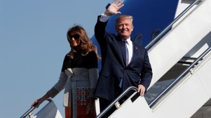 [속보]트럼프 미국 대통령 일본 도착…日방문 일정 시작