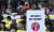트럼프 미국 대통령 방한을 사흘 앞둔 4일 오후 서울 종로구 르메이에르빌딩 앞에서 열린 ‘NO트럼프ㆍNO WAR 범국민대회’에서 참가자들이 손팻말을 들고 있다. [연합뉴스]