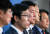 바른정당 이종구(왼쪽부터)·김영우·황영철·김무성·정양석 등 통합파 의원들이 6일 오전 국회 정론관에서 탈당기자회견을 하고 있다. [연합뉴스]