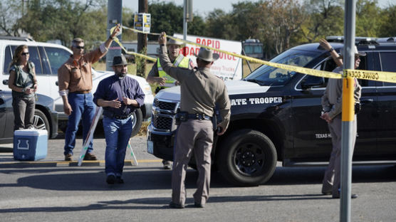 텍사스 교회에서 총기난사...최소 26명 사망