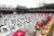 지난 9월 서울 경희궁 숭정전 앞에서 열린 &#39;조선시대 과거제 재현행사&#39;에서 응시생들이 과거시험을 치르고 있다. [뉴스1]