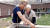 네덜란드 드포트 케어팜에서 한 노인이 텃밭에 씨를 뿌리고 있다. [사진 유튜브 캡쳐]