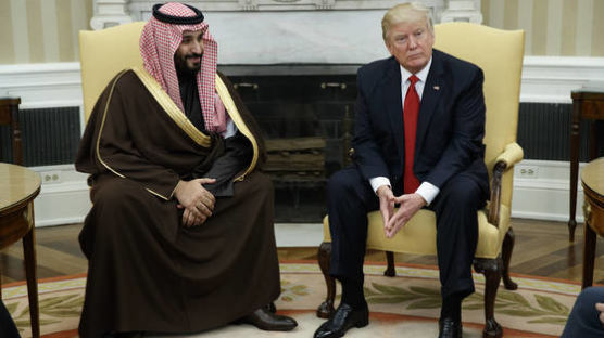 트럼프, 사우디 피의 숙청에 "왕세자 잘 한다" 트윗
