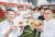‘미쉐린 가이드 고메 페어’에 참가한 셰프들이 음식을 선보이고 있다.