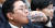 전병헌 청와대 정무수석이 6일 국회 운영위원회에서 열린 국정감사에 출석해 물을 마시고 있다. [연합뉴스]