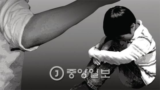 두 살 여자아이 발로 밀친 인천 어린이집 교사...경찰 수사 중