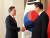 7월 베이징에서 열린 한중 정상회담에서 만난 문재인 대통령과 시진핑 주석. <저작권자 ⓒ 1980-2017 ㈜연합뉴스. 무단 전재 재배포 금지.>