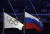 2014년 소치 겨울올림픽 당시 러시아 소치 피시트 스타디움에 함께 걸린 올림픽기와 러시아 국기. [AP=연합뉴스]