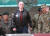 마이크 펜스(가운데) 미국 부통령이 4월 17일 오전 항공점퍼를 입고 결연한 표정으로 판문점 공동경비구역 계단을 오르고 있다. 사진공동취재단