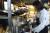 수비드한 항정살 스테이크를 굽고 있는 조현찬 셰프. ‘프렙’ 운영을 이원화하면서 단품 음식을 주로 맡도록 영입한 젊은 셰프다.