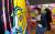 세계문화대회에 참석한 홍콩 출신 슈웨이(왼쪽)가 벽화를 그리고 있다. [프리랜서 김성태]