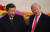 지난 9일 중국 베이징 인민대회당에서 열린 도널드 트럼프 미국 대통령 방중 환영행사에서 시진핑 국가주석과 트럼프 대통령이 다정한 표정을 짓고 있다. [베이징 연합뉴스]