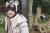 &#39;중동의 국민 여동생&#39;으로 불리는 인기 연예인 아이샤 알 수와이디(14· Alsuwaidi Aaesha)가 에버랜드의 판다월드를 방문해 판다와 함께 기념 촬영을 하고 있다. [사진 에버랜드]