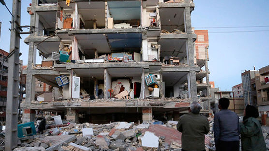 이란 지진 사망자 530명, 부상 8000여명