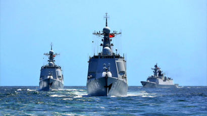 미 항모 3척 뜨자 … 중국, 대함 미사일 쏘며 실사격 훈련