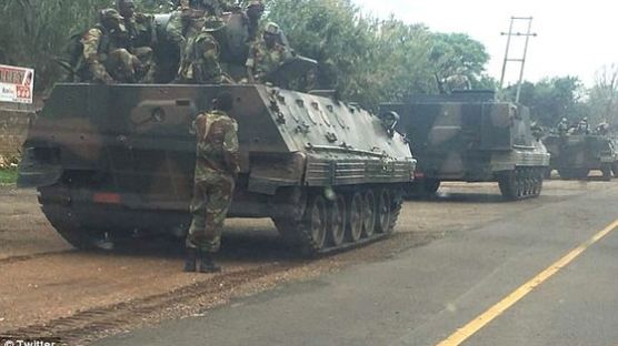 무가베 사저에서 총성 …짐바브웨 37년 독재 무너지나 