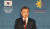 문재인 대통령이 14일 오후(현지시간) 필리핀 마닐라에 마련된 젠호텔 중앙기자실을 방문해 아시아태평양경제협력체(APEC), 아세안 정상회담 등 첫 동남아 순방 성과에 대해 브리핑 하고 있다. [연합뉴스]