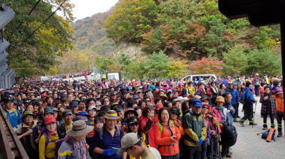 설악산 만경대 '탐방 예약제'로 혼잡·안전사고 해결했다