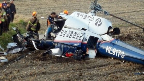 전남 보성서 산불진화용 헬기 논에 추락…기장 1명 사망