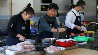 [함께 만드는 세상] “꿈에서나 맛볼 음식 같아요” 중식 대가가 대접한 ‘특별한 한 끼’