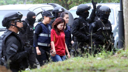 김정남 암살 혐의 여성 잡은 경찰 법정 증언 “충격 받은 얼굴로 잡혀”