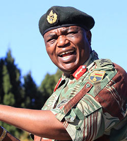 짐바브웨 쿠데타의 핵심 인물로 떠오른 콘스탄틴 치웽가 장군.