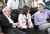 2017년 포브스 기준 세계 부자순위 3위 워런 버핏 버크셔해서웨이 회장(왼쪽)과 1위 빌 게이츠 마이크로소프트 설립자(오른쪽). [블룸버그]