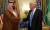 빈 살만 사우디 왕세자(왼쪽)가 지난 5월 사우디를 방문한 도널드 트럼프 미 대통령과 만나고 있다. [AP=연합뉴스]