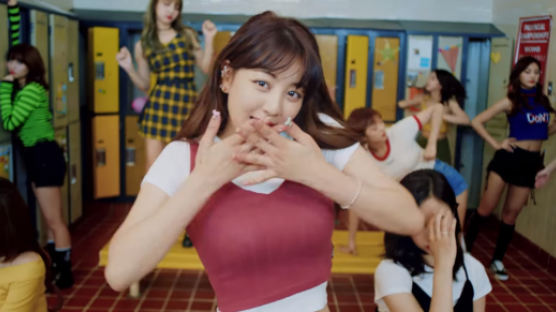 Slimmed-down Jihyo of TWICE Shows Off Her Gorgeous Figure