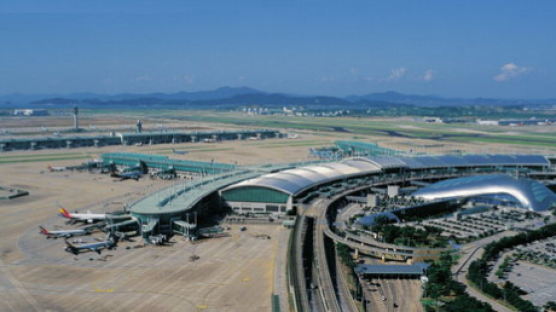 나리타·괌 버리고 인천으로…미국 항공사 '일본패싱' 왜