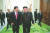 김정은 북한 노동당 위원장이 지난 2015년 10월 북한을 찾은 류윈산 중국공산당 중앙정치국 상무위원과 면담하고 웃으며 걸어가고 있다. [사진 노동신문]